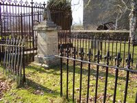 img/tn_Kennedys_Leanachan_gravestone.jpg